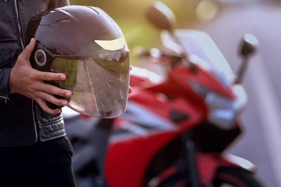 Senza questi, non puoi usare un casco da moto in Francia